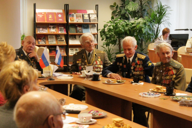 «Нас выручала дружба фронтовая, Она и нынче нас не подведёт…» Тульский Государственный Музей Оружия