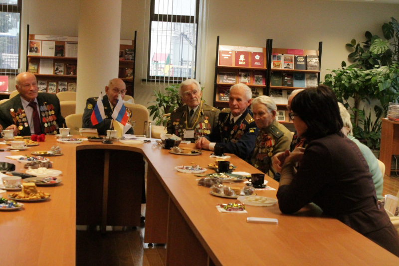 «Нас выручала дружба фронтовая, Она и нынче нас не подведёт…» Тульский Государственный Музей Оружия