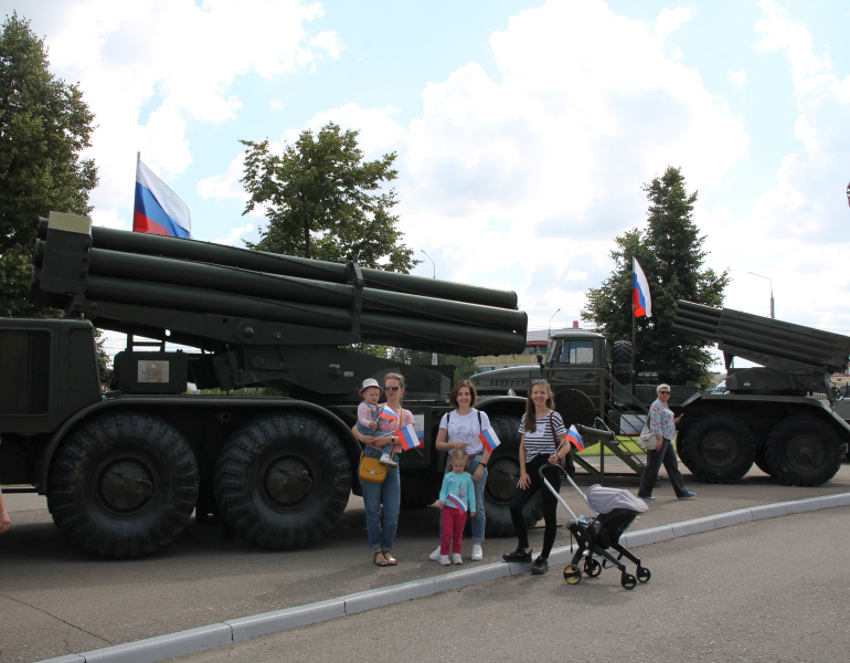 «Мой флаг, моя история»: посетители Тульского музея оружия присоединились к Всероссийской акции, посвященной Дню Государственного флага России Тульский Государственный Музей Оружия