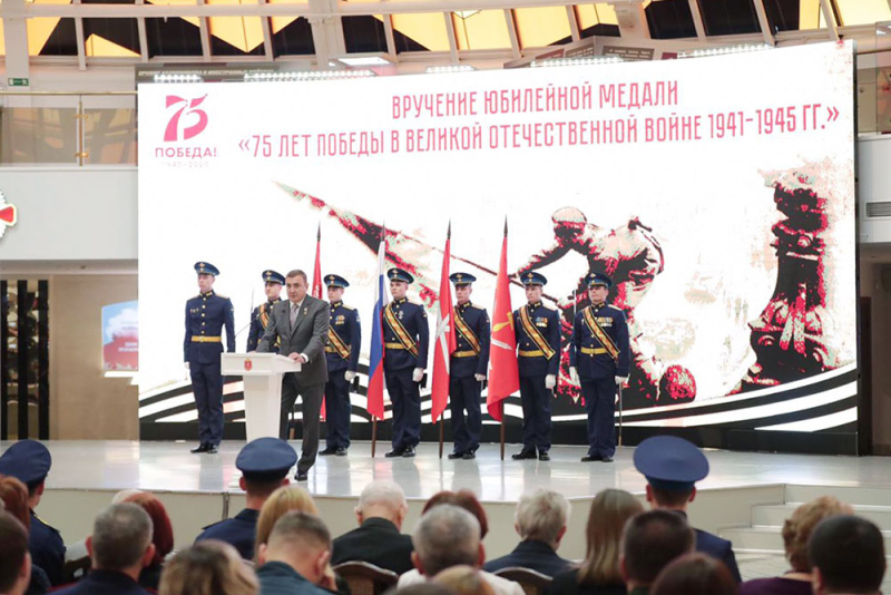 Губернатор Тульской области А.Г. Дюмин вручил ветеранам юбилейные медали «75 лет Победы в Великой Отечественной войне 1941-1945 гг.» в Тульском музее оружия Тульский Государственный Музей Оружия