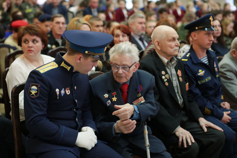 Губернатор Тульской области А.Г. Дюмин вручил ветеранам юбилейные медали «75 лет Победы в Великой Отечественной войне 1941-1945 гг.» в Тульском музее оружия Тульский Государственный Музей Оружия