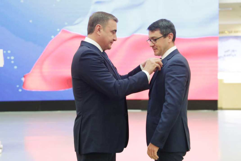 Сегодня в Зале Славы российского оружия Тульского музея оружия состоялась торжественное собрание, посвященное Дню оружейника. Тульский Государственный Музей Оружия