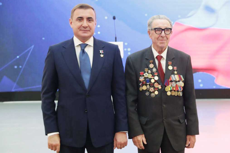 Сегодня в Зале Славы российского оружия Тульского музея оружия состоялась торжественное собрание, посвященное Дню оружейника. Тульский Государственный Музей Оружия