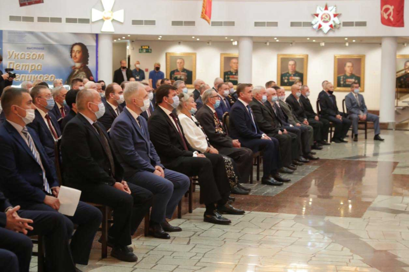 Сегодня в Зале Славы российского оружия Тульского музея оружия состоялась торжественное собрание, посвященное Дню оружейника. Тульский Государственный Музей Оружия