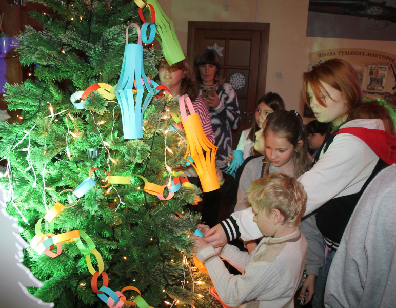 Дорогие друзья!18 ноября празднует День рождения самый главный зимний волшебник – российский Дед Мороз! Тульский Государственный Музей Оружия