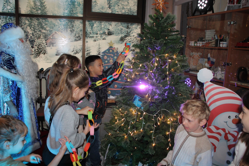 Дорогие друзья!18 ноября празднует День рождения самый главный зимний волшебник – российский Дед Мороз! Тульский Государственный Музей Оружия