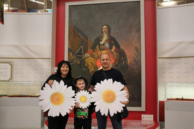 Сегодня, в День семьи, любви и верности, посетители музея оружия делают «ромашковое селфи» и делятся друг с другом яркими позитивными эмоциями! Тульский Государственный Музей Оружия