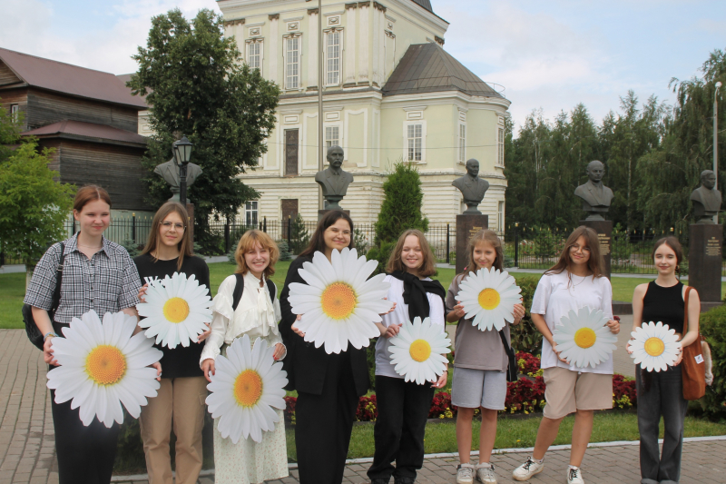 Сегодня, в День семьи, любви и верности, посетители музея оружия делают «ромашковое селфи» и делятся друг с другом яркими позитивными эмоциями! Тульский Государственный Музей Оружия