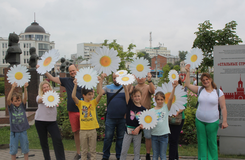 Сегодня, в День семьи, любви и верности, посетители музея оружия делают «ромашковое селфи» и делятся друг с другом яркими позитивными эмоциями! Тульский Государственный Музей Оружия