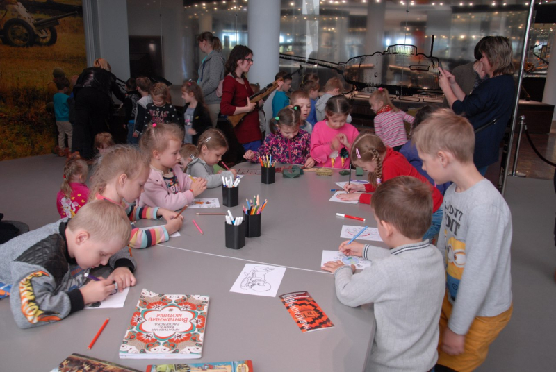 День защиты детей в музее оружия: «ШЛЕМ» принял сотни юных посетителей! Тульский Государственный Музей Оружия