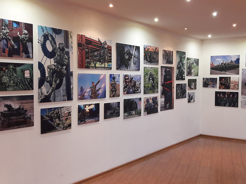 «Российские войска сегодня: готовность к подвигу во имя Отечества» - выставка уникальных фотографий, сделанных на оперативно-тактических учениях и соревнованиях российских войск. Тульский Государственный Музей Оружия