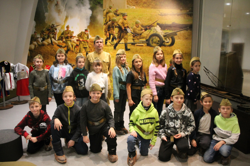 В Тульском музее оружия участниками патриотической программы «Курс молодого бойца» стали школьники из Новомосковска Тульский Государственный Музей Оружия