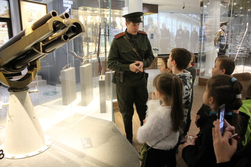 В Тульском музее оружия участниками патриотической программы «Курс молодого бойца» стали школьники из Новомосковска Тульский Государственный Музей Оружия