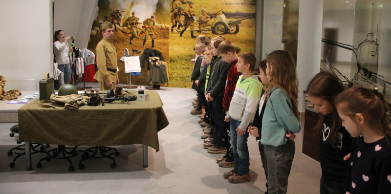 В Тульском музее оружия участниками патриотической программы «Курс молодого бойца» стали школьники из Новомосковска Тульский Государственный Музей Оружия