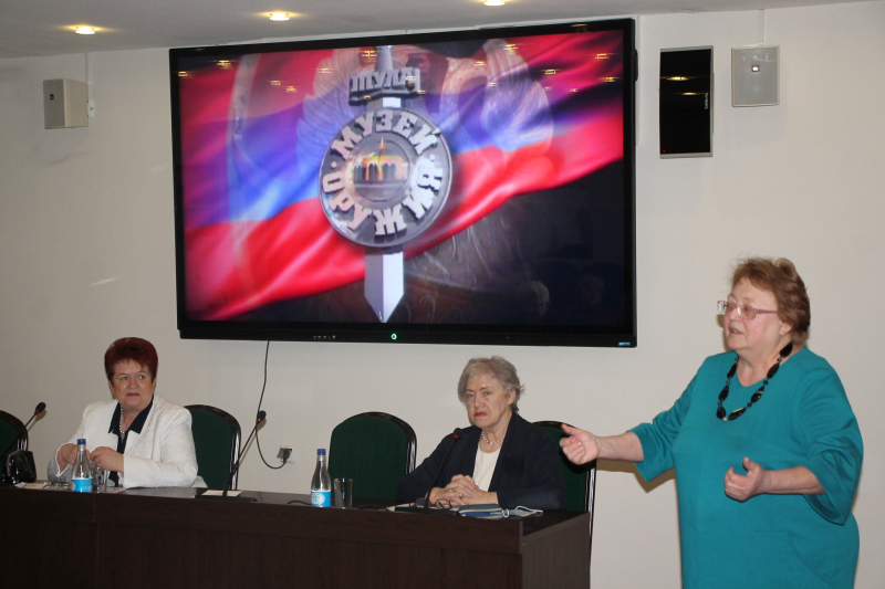 В Тульском государственном музее оружия состоялась встреча членов общественной палаты Тульской области, сотрудников музея и ветеранов-наставников, участников реализации проекта «Эстафета поко Тульский Государственный Музей Оружия