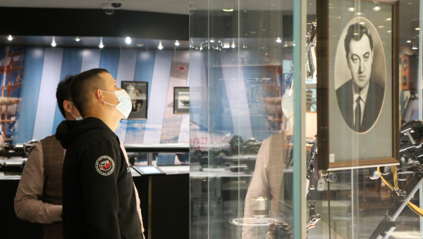 «С огромным удовольствием посетил ваш невероятный музей!»: космонавт-испытатель Сергей Владимирович Кудь-Сверчков в Тульском музее оружия Тульский Государственный Музей Оружия