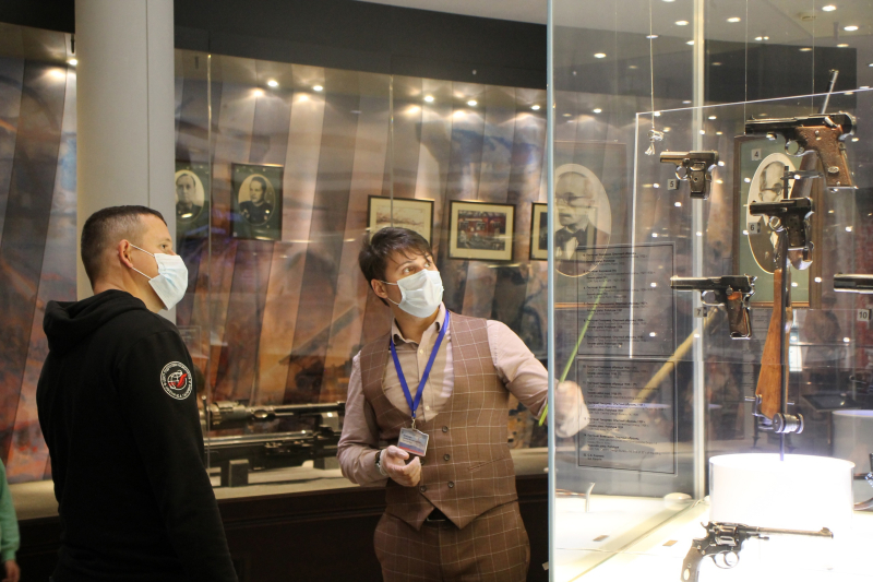 «С огромным удовольствием посетил ваш невероятный музей!»: космонавт-испытатель Сергей Владимирович Кудь-Сверчков в Тульском музее оружия Тульский Государственный Музей Оружия