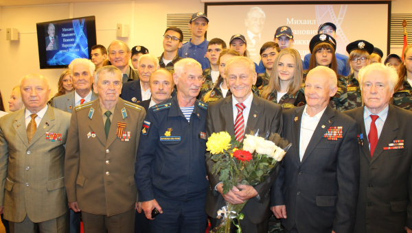 В музее оружия состоялась встреча народного артиста РФ Ножкина М.И. с работниками оборонно-промышленных предприятий. Тульский Государственный Музей Оружия