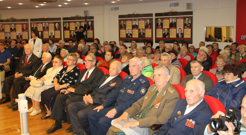 В музее оружия состоялась встреча народного артиста РФ Ножкина М.И. с работниками оборонно-промышленных предприятий. Тульский Государственный Музей Оружия