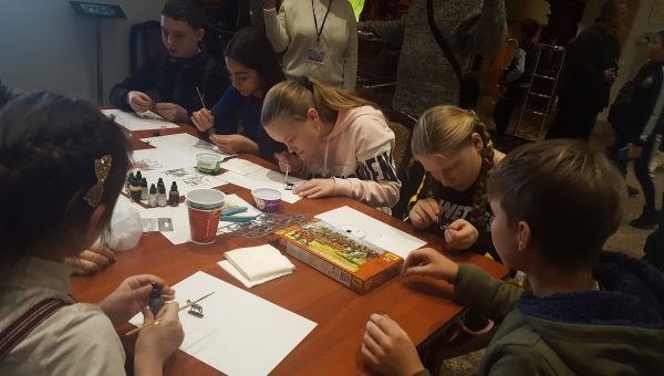 Каждую субботу на выставке «История в миниатюре – взгляд сквозь века» для юных моделистов творческий мастер-класс – в подарок! Тульский Государственный Музей Оружия