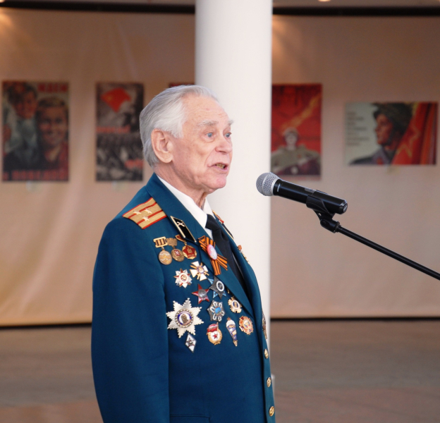 В канун празднования Дня Победы библиотечный фонд музея оружия пополнился изданиями из личной библиотеки ветерана Великой Отечественной войны Алексея Андреевича Швецова (1926–2020) Тульский Государственный Музей Оружия