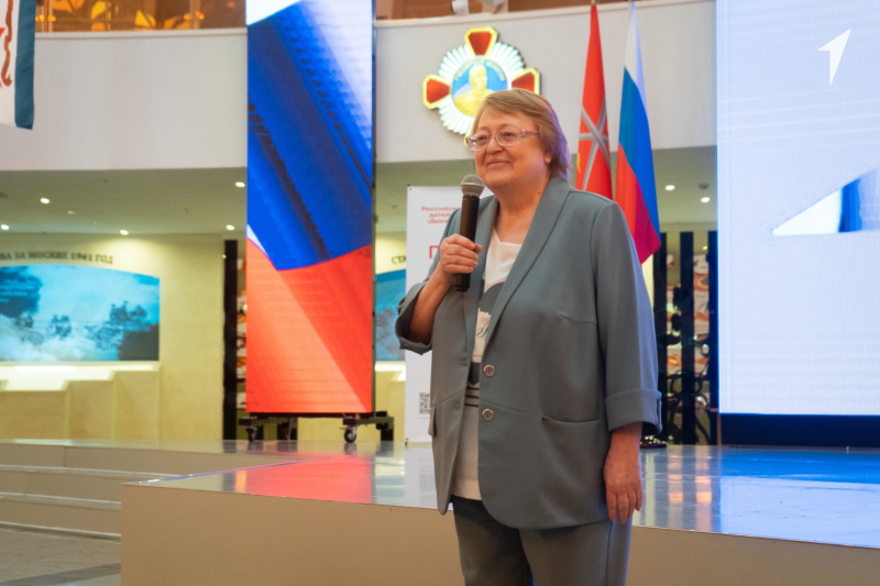 Сегодня, в День Государственного флага России, в Тульском государственном музее оружия 62 школьника, отличившиеся в науке и спорте, получили паспорта гражданина Российской Федерации. Тульский Государственный Музей Оружия