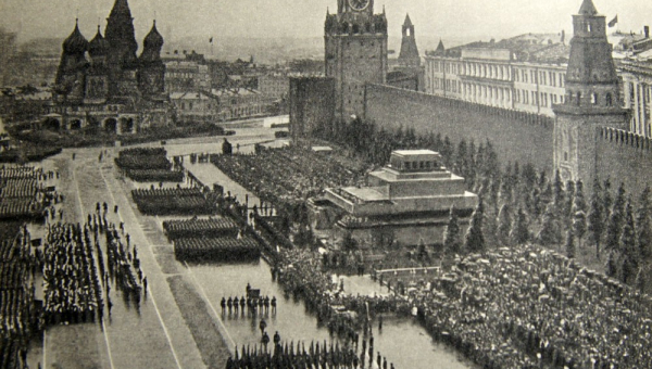 Анонс мероприятий Тульского музея оружия, посвященных 75-летию Парада Победы, в онлайн формате. Тульский Государственный Музей Оружия