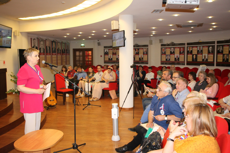 В День России, в Тульском музее оружия состоялся поэтический флешмоб «Светоносная моя Русь!» Тульский Государственный Музей Оружия