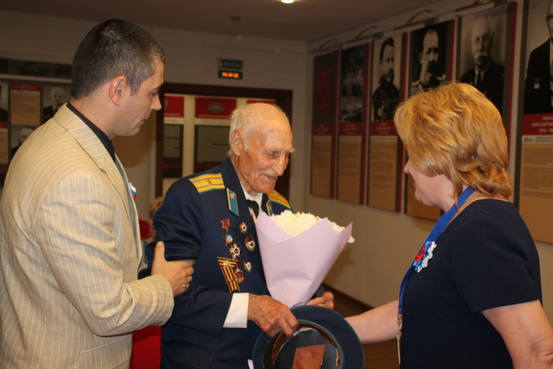 В День России, в Тульском музее оружия состоялся поэтический флешмоб «Светоносная моя Русь!» Тульский Государственный Музей Оружия