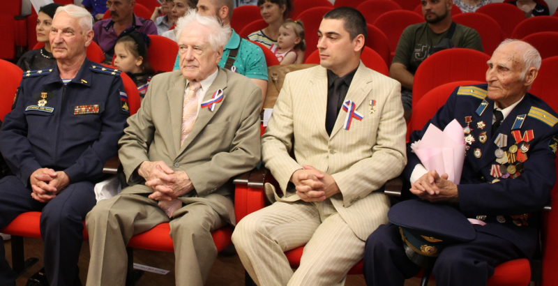 В День России, в Тульском музее оружия состоялся поэтический флешмоб «Светоносная моя Русь!» Тульский Государственный Музей Оружия