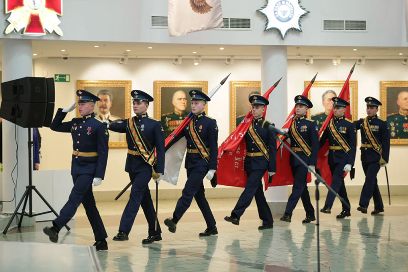 Губернатор Тульской области А.Г. Дюмин вручил ветеранам юбилейные медали «75 лет Победы в Великой Отечественной войне 1941-1945 гг.» в Тульском музее оружия. Тульский Государственный Музей Оружия