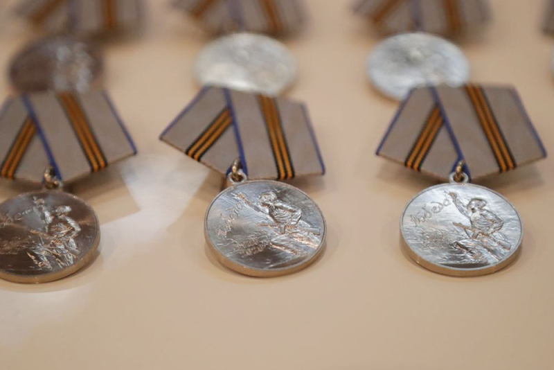 Губернатор Тульской области А.Г. Дюмин вручил ветеранам юбилейные медали «75 лет Победы в Великой Отечественной войне 1941-1945 гг.» в Тульском музее оружия. Тульский Государственный Музей Оружия