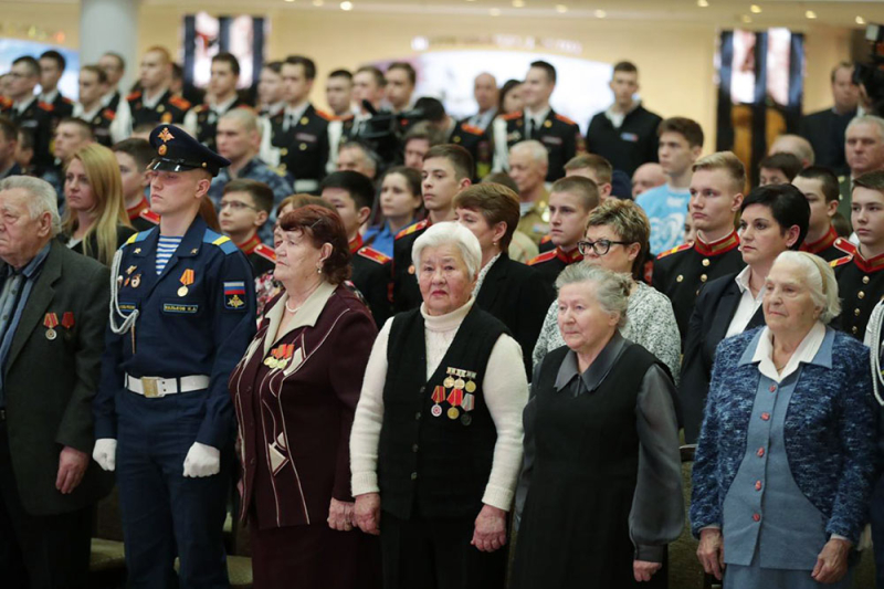 Губернатор Тульской области А.Г. Дюмин вручил ветеранам юбилейные медали «75 лет Победы в Великой Отечественной войне 1941-1945 гг.» в Тульском музее оружия. Тульский Государственный Музей Оружия
