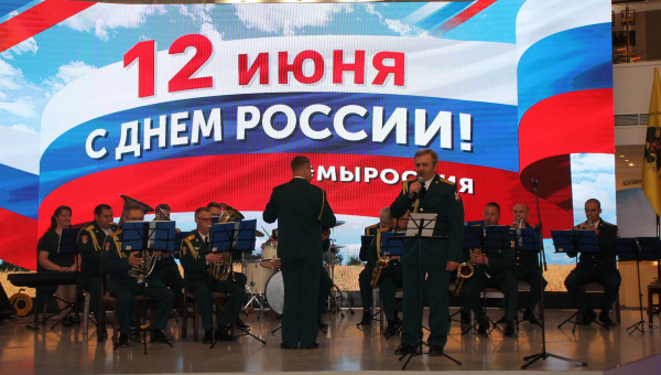 В День России в Зале Славы российского оружия состоялось праздничная концертная программа «Вперед, Россия!» Тульский Государственный Музей Оружия