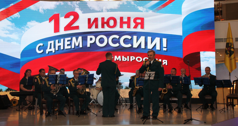 В День России в Зале Славы российского оружия состоялось праздничная концертная программа «Вперед, Россия!» Тульский Государственный Музей Оружия