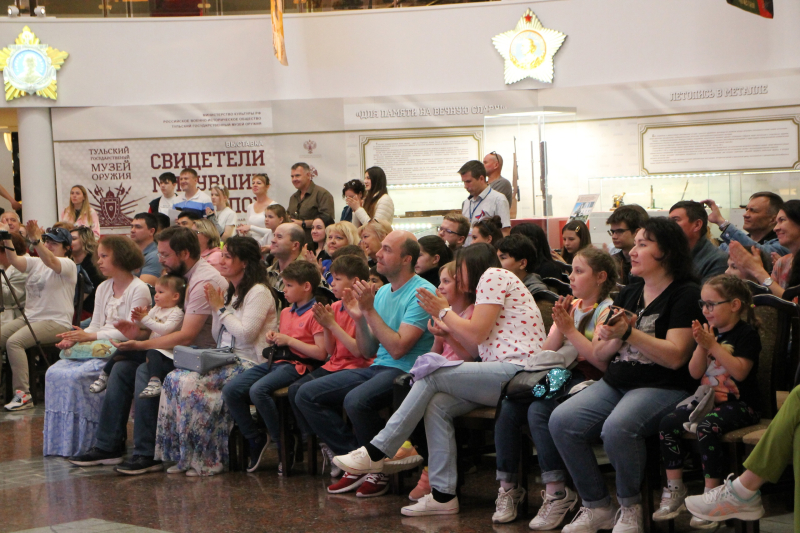 В День России в Зале Славы российского оружия состоялось праздничная концертная программа «Вперед, Россия!» Тульский Государственный Музей Оружия