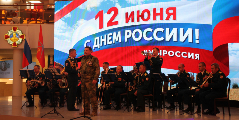 В День России в Зале Славы российского оружия состоялось праздничная концертная программа «Вперед, Россия!» Тульский Государственный Музей Оружия