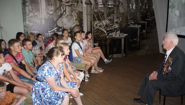 В День памяти и скорби в музее прошли Уроки мужества для молодежи, которые провели ветераны Великой Отечественной войны Тульский Государственный Музей Оружия