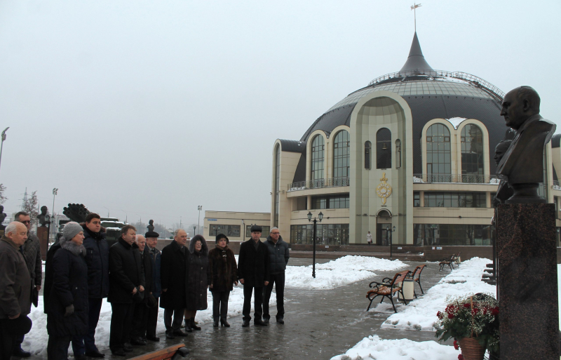 На Аллее Славы знаменитых тульских оружейников почтили память легендарного конструктора А.Г. Шипунова. Тульский Государственный Музей Оружия