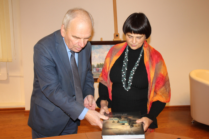 В день 94-й годовщины образования КБП им.академика А.Г. Шипунова на Аллее Славы знаменитых оружейников г. Тулы возложили цветы к бюстам легендарных конструкторов Тульский Государственный Музей Оружия