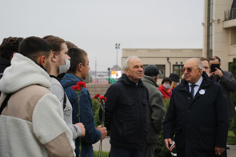 В день 94-й годовщины образования КБП им.академика А.Г. Шипунова на Аллее Славы знаменитых оружейников г. Тулы возложили цветы к бюстам легендарных конструкторов Тульский Государственный Музей Оружия