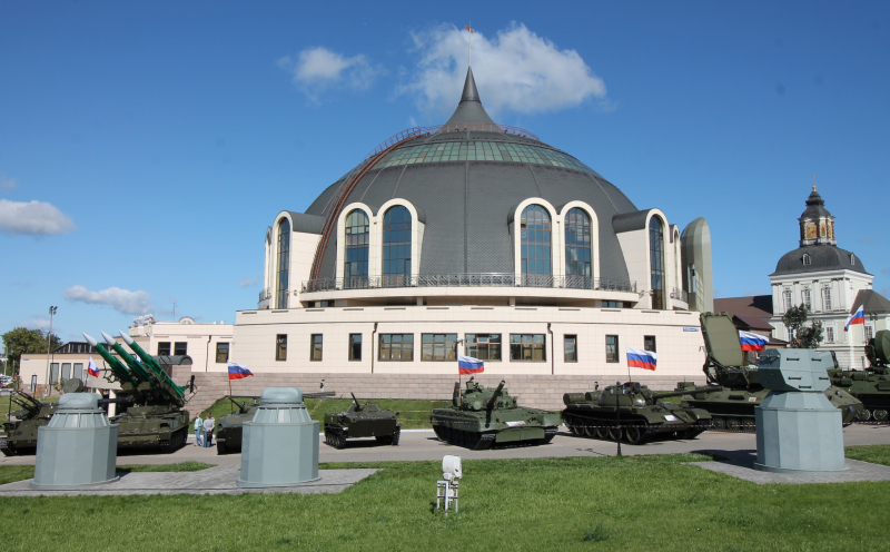 Музей оружия празднует День Государственного флага России Тульский Государственный Музей Оружия