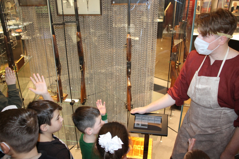 В Тульском музее оружия завершились детские новогодние представления! Более 1200 мальчишек и девчонок стали участниками увлекательного приключения-путешествия в волшебном Шлеме! Тульский Государственный Музей Оружия