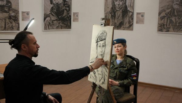 На выставке «Уголь Донбасса» состоялся мастер-класс автора графических работ С.И. Марченко Тульский Государственный Музей Оружия