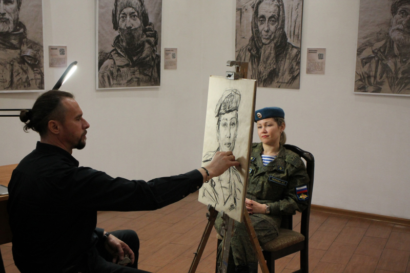 На выставке «Уголь Донбасса» состоялся мастер-класс автора графических работ С.И. Марченко Тульский Государственный Музей Оружия