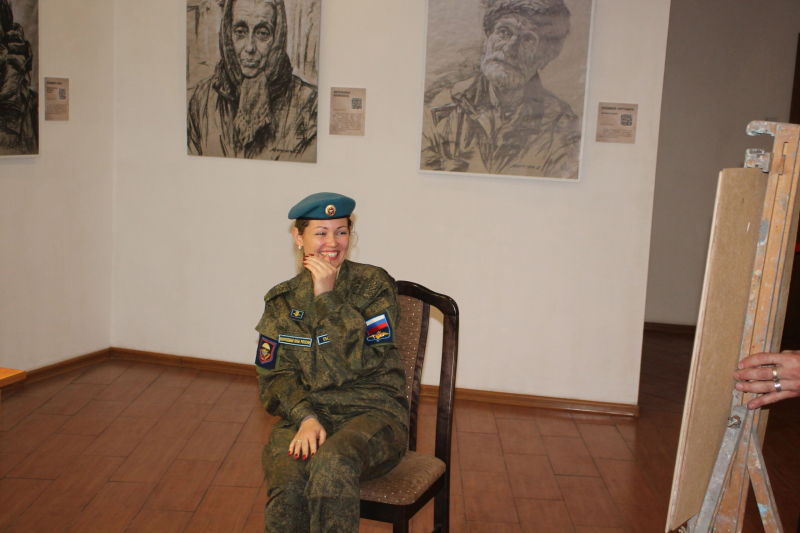 На выставке «Уголь Донбасса» состоялся мастер-класс автора графических работ С.И. Марченко Тульский Государственный Музей Оружия