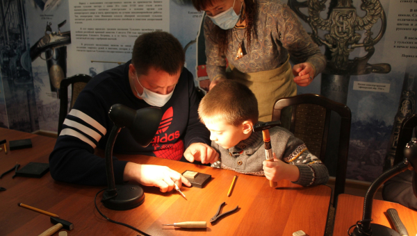 Мастер-классы в Тульском музее оружия! Оружейных дел мастера не перестают удивлять многогранным искусством! Тульский Государственный Музей Оружия