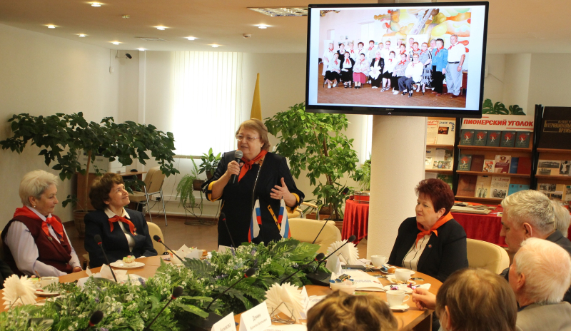 В канун 100-летия со дня основания пионерской организации в Тульском музее оружия открылась тематическая выставка «Связь времен и поколений» Тульский Государственный Музей Оружия