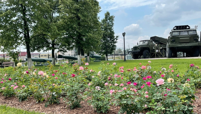 Красота и мощь Тульского музея оружия! Нежные краски и изысканные ароматы нового розария! Тульский Государственный Музей Оружия