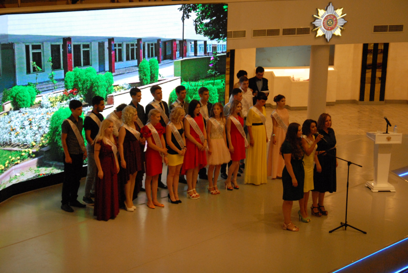 В Тульском музее оружия выпускникам торжественно вручили дипломы о профессиональном образовании. Тульский Государственный Музей Оружия